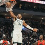 Оклахома останува на „максимум“, Јанис го врати Милвоки на победничките патеки (Видео)