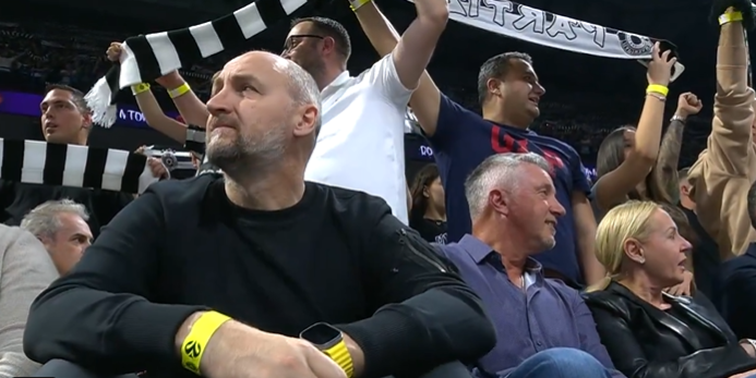 Легендите Тони Кукоч и Дино Раџа уживаа во атмосферата во белградска Арена (Видео)