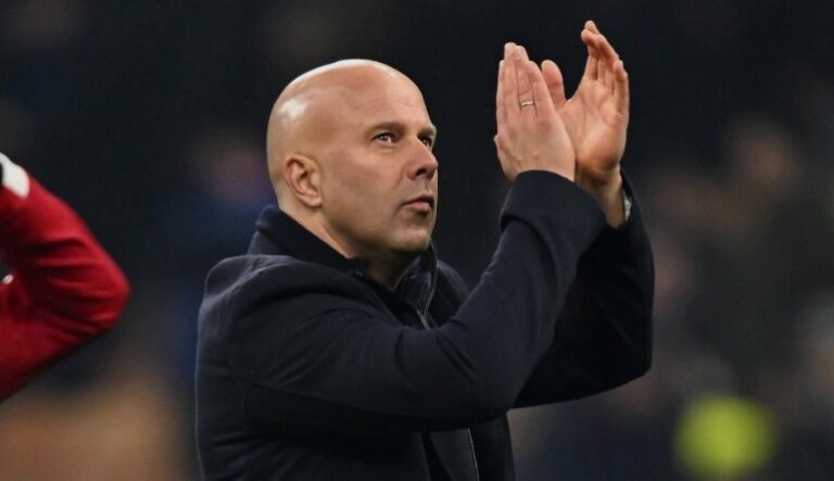 Арне Слот ќе остане на клупата на Ливерпул и следната сезона