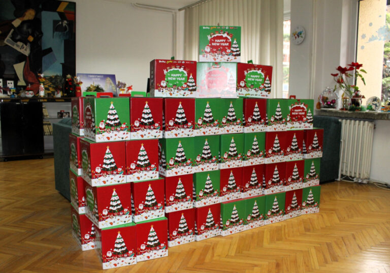 SPORT LIFE им подари новогодишни пакетчиња на децата од ранливите категории и лицата со посебни потреби