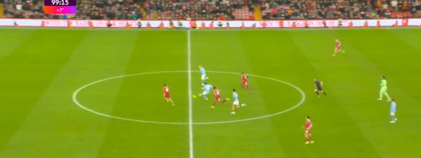 Манчестер сити даде гол од половина терен, но е поништен поради фаул пред шеснаесетникот (Видео)