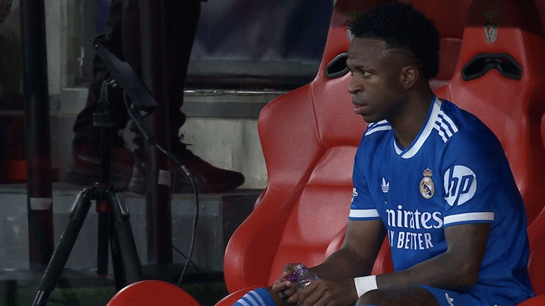 Ремек дело гол на Винисиус, па прекин во Лисабон поради расизам (Видео)