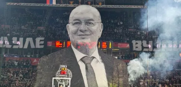 Партизан ја победи Црвена ѕвезда, „Гробари“ со импресивна кореографија за Вујошевиќ