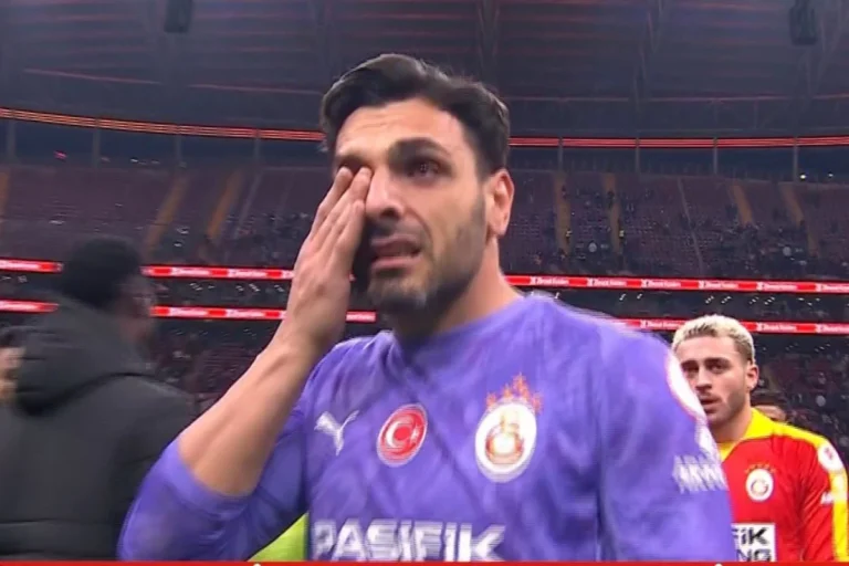 Нереално е тоа што се случи во Турција: Голманот на Галатасарај плачеше поради своите навивачи (Видео)